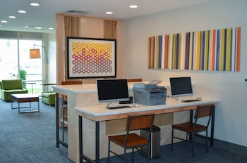 holiday inn express and suites charlotte ne university area