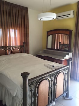 Leone Residence,Beirut>>Aley,2.5 star