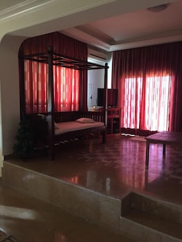Leone Residence,Beirut>>Aley,2.5 star