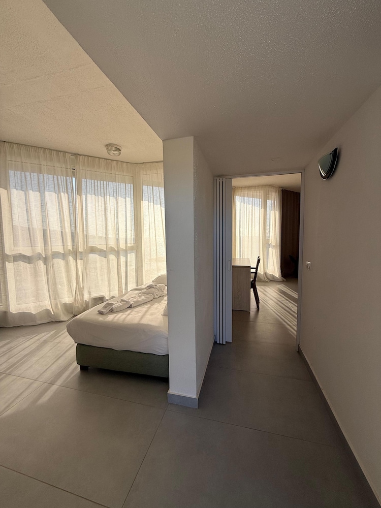 aqualand hotel and resort