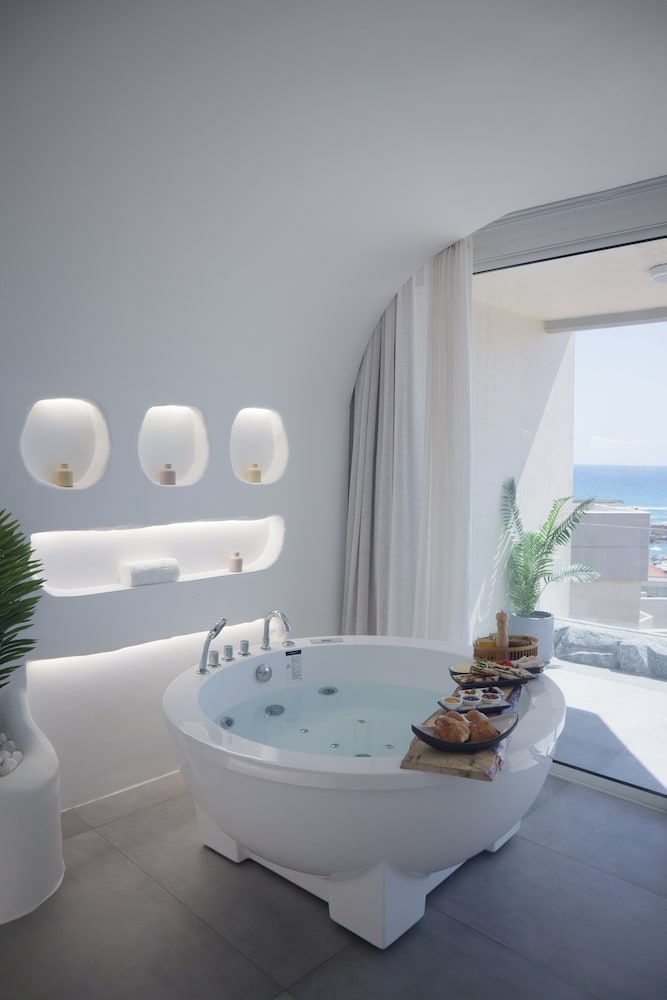 aqualand hotel and resort