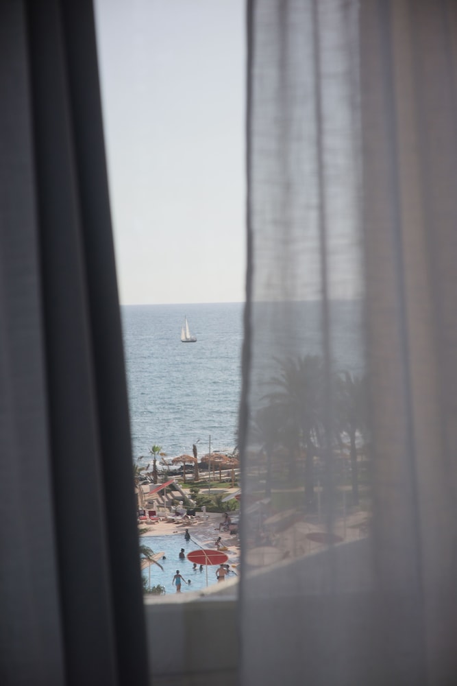 aqualand hotel and resort