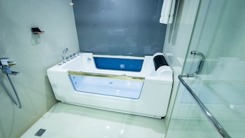 arman hotel juffair mall