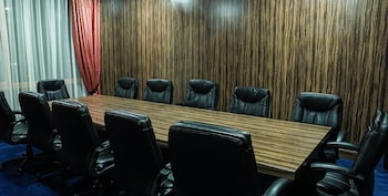 arman hotel juffair mall