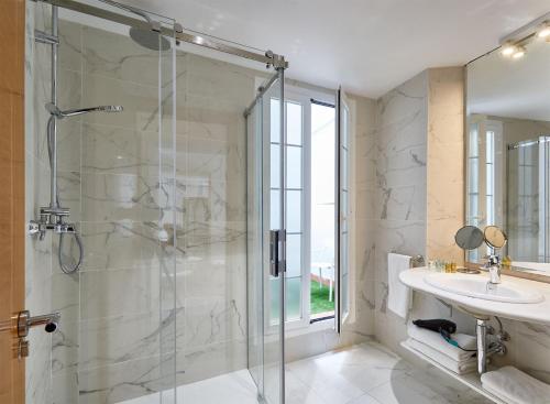 lodgingmalaga plaza de la constitucion