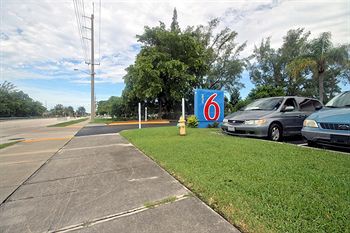 Motel 6 Dania Beach,Dania Beach>>Broward County,2 star
