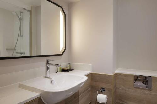 hilton cobham