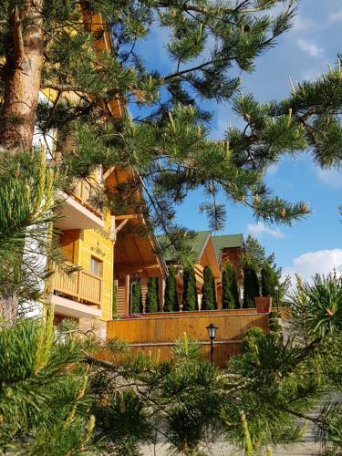 villa natural wood
