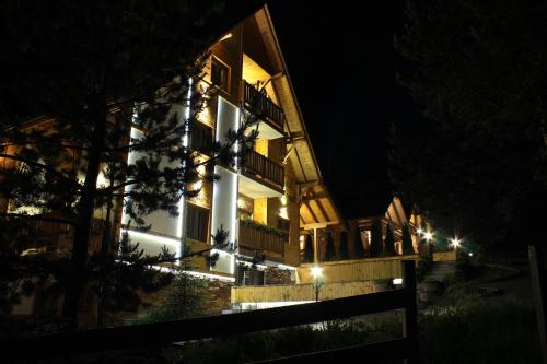 villa natural wood