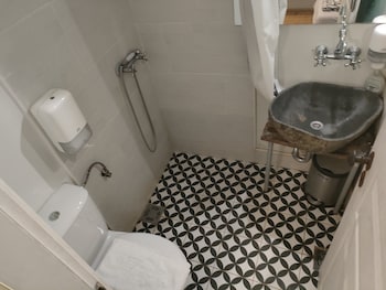 arkabarka floating hostel and apartments