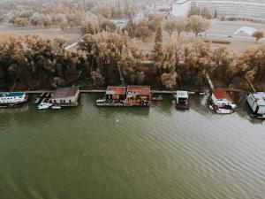 Arkabarka Floating Hostel And Apartments,Central Serbia>>Belgrade,2 star