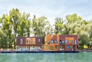 Arkabarka Floating Hostel And Apartments,Central Serbia>>Belgrade,2 star
