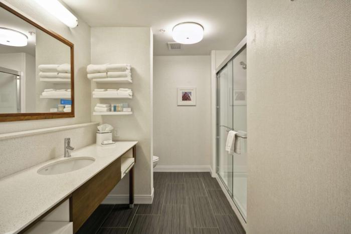 hampton inn blue ash cincinnati