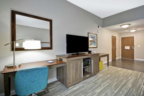 hampton inn blue ash cincinnati