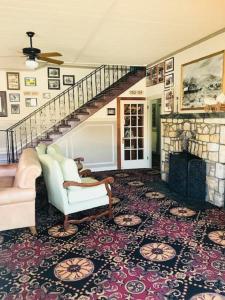 Historic Dow Hotel,Alico>>Lone Pine,2 star