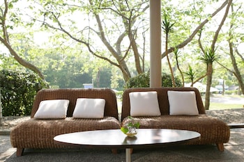 resort hotel moanacoast