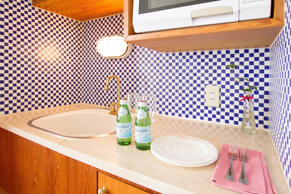 resort hotel moanacoast