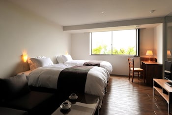 resort hotel moanacoast