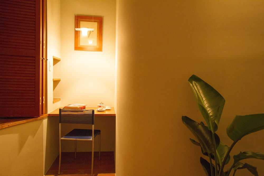 resort hotel moanacoast