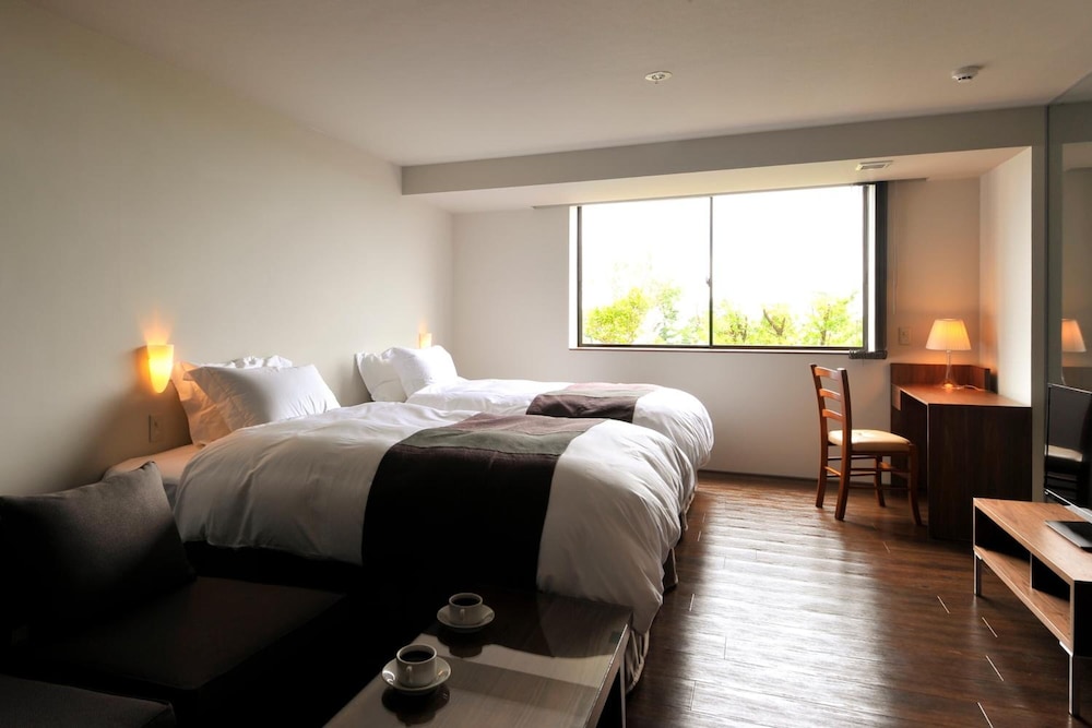 resort hotel moanacoast