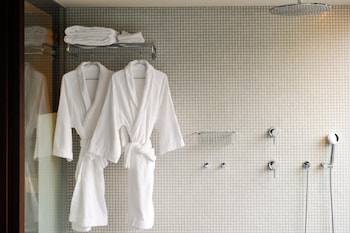 resort hotel moanacoast