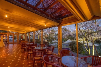 resort hotel moanacoast