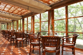 resort hotel moanacoast