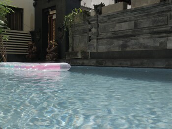 Suardana Inn's,Kuta>>Bali,2 star