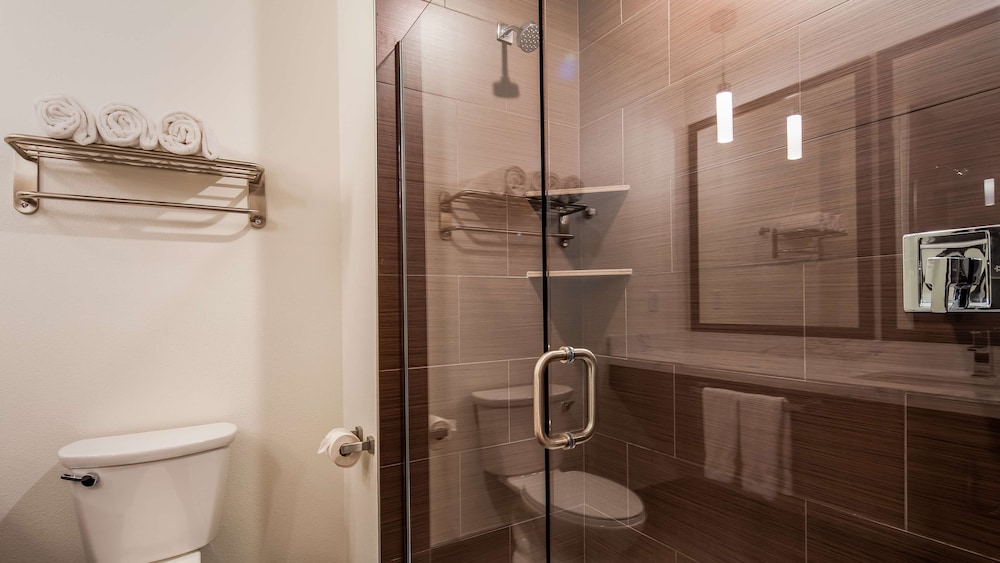 best western plus peppertree nampa civic center inn