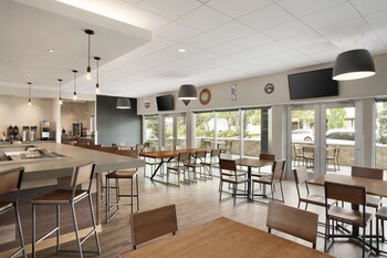 best western plus peppertree nampa civic center inn