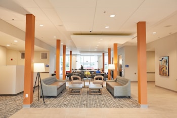 gundersen hotel and suites