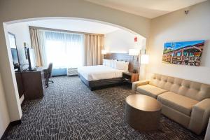 gundersen hotel and suites