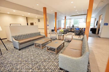 gundersen hotel and suites