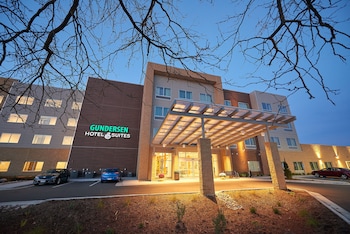 gundersen hotel and suites