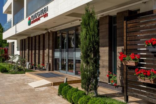 tomis garden aparthotel