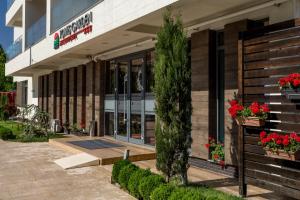 tomis garden aparthotel