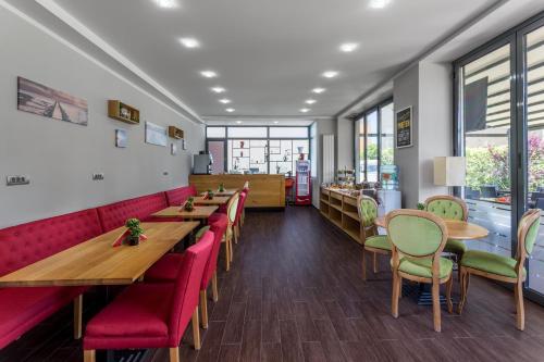 tomis garden aparthotel