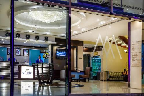 landmark summit hotel