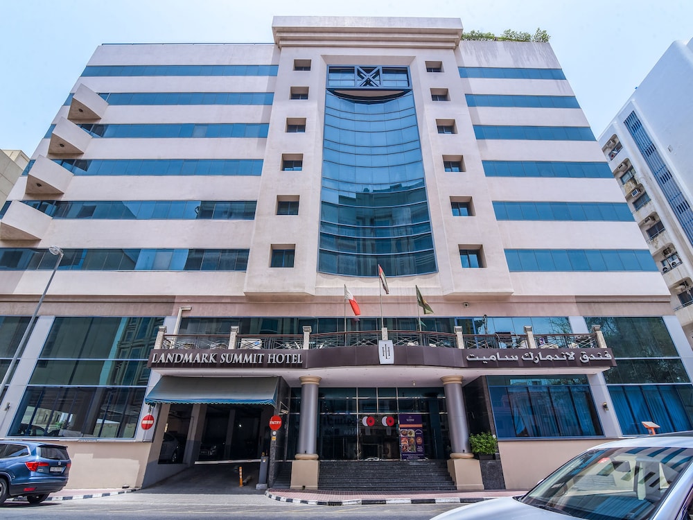 landmark summit hotel