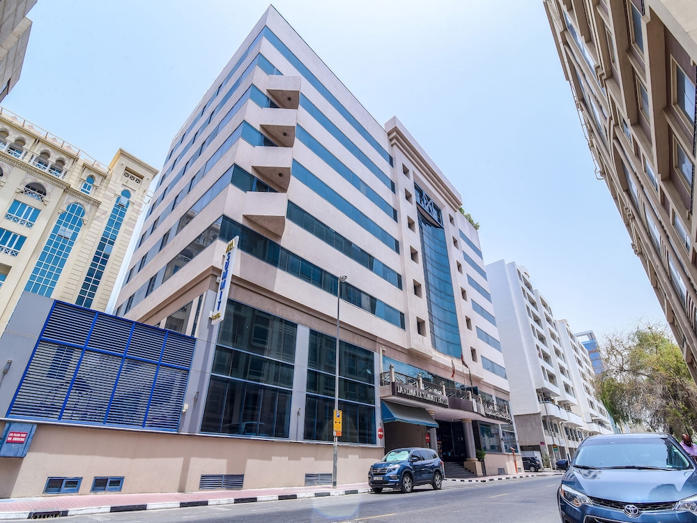 landmark summit hotel