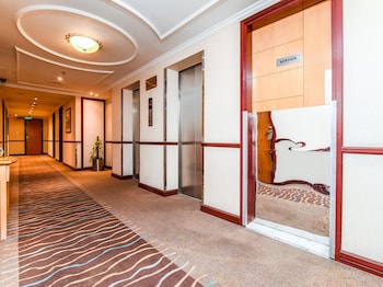 landmark summit hotel