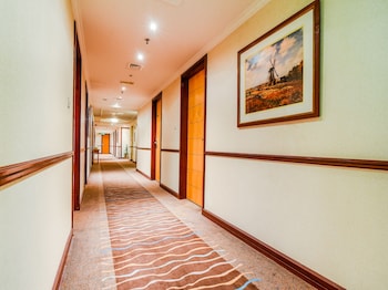 landmark summit hotel