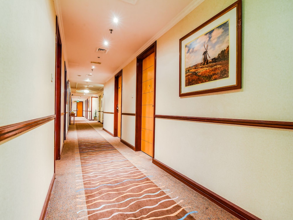 landmark summit hotel