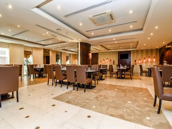 landmark summit hotel