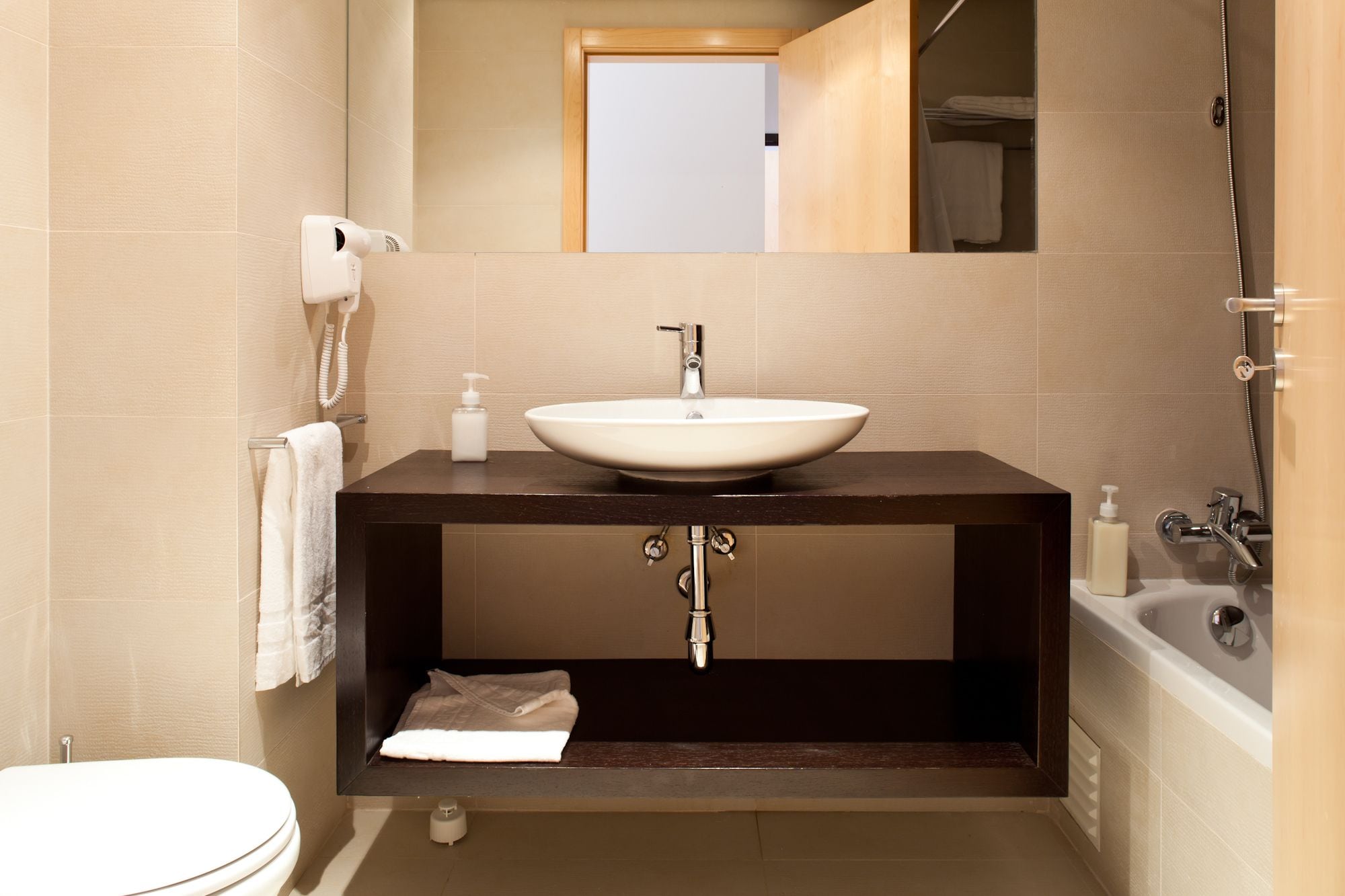 The Lisbonaire Apartments,Lisbon>>Carcavelos,4 star