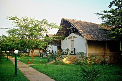 Manyatta Camp,Tsavo East National Park>>Tsavo,3.5 star