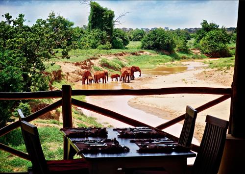 Manyatta Camp,Tsavo East National Park>>Tsavo,3.5 star