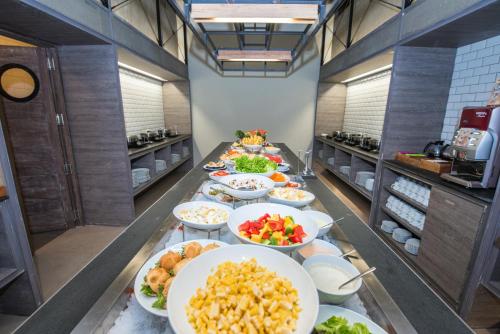 sugar marina hotel cliffhanger aonang