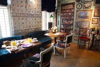 rosalias menagerie innupstairs