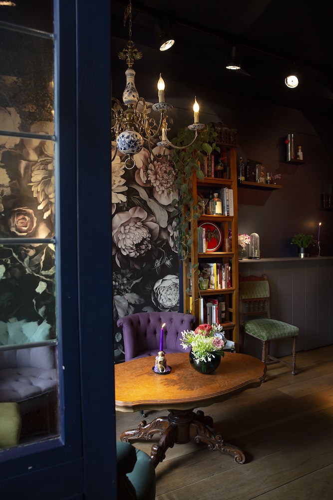 rosalias menagerie innupstairs